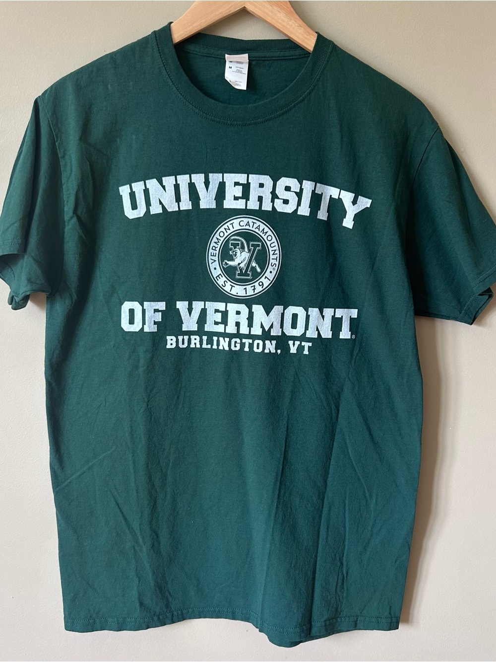 University of Vermont Catamounths T Shirt Medium